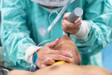 Anesthesiology expert witness advises on fatally misplaced trachea tube