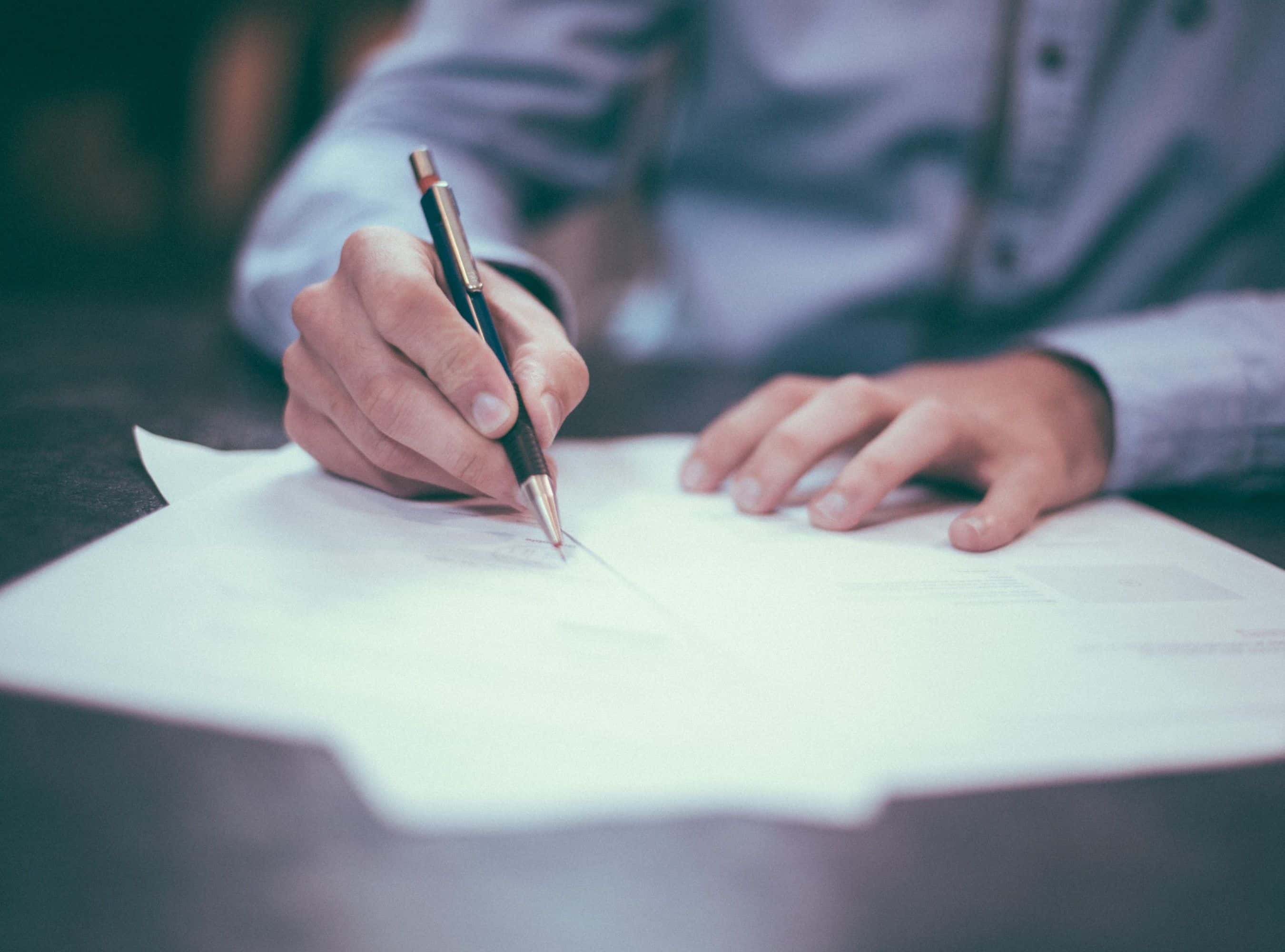 Insurance Broker Expert Witness’s Testimony is Partially Admitted in Ponzi Scheme Litigation