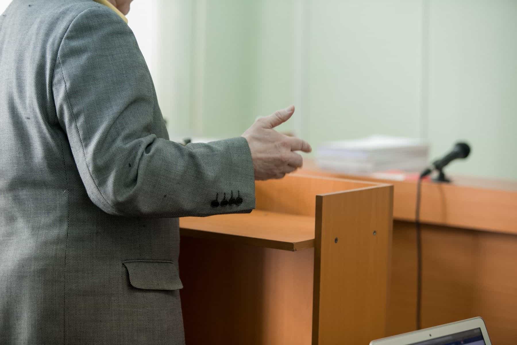 Expert witness in court