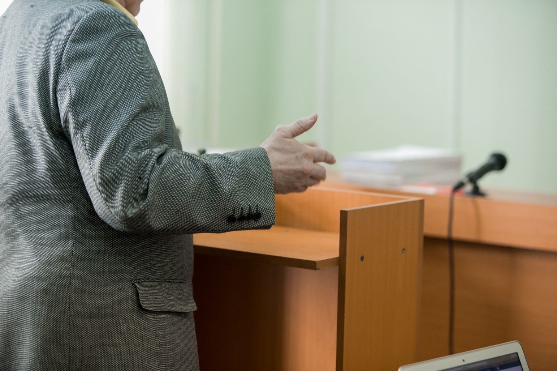 Expert witness in court