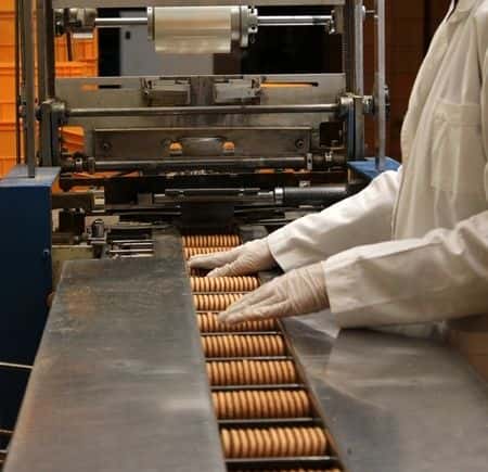 Engineering expert witness advises on employee’s workplace hand injury from food wrapping machine
